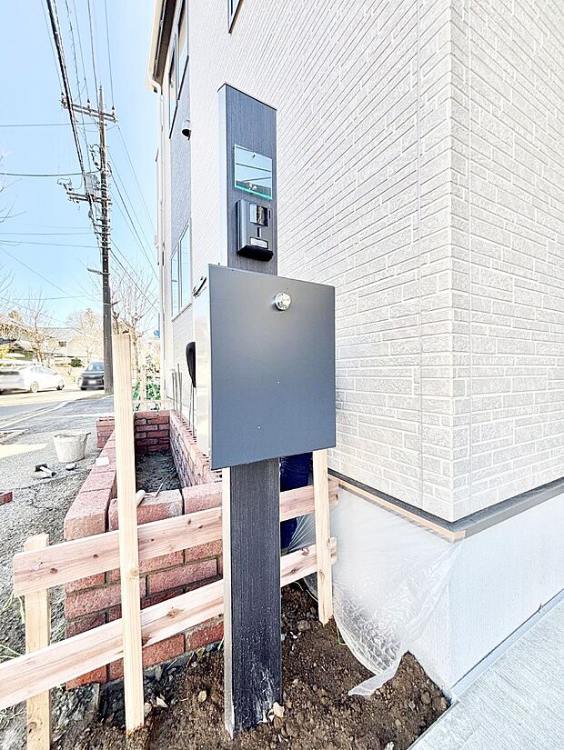 シンプルなデザインのポスト