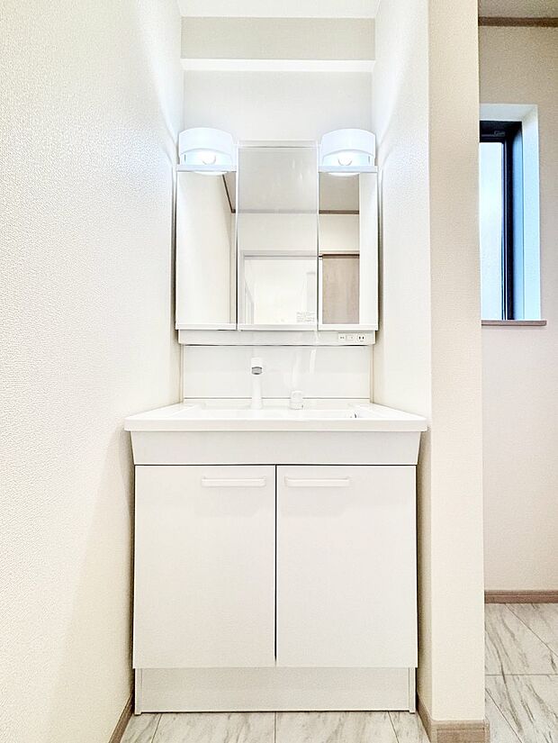 収納力と機能性に優れた洗面化粧台