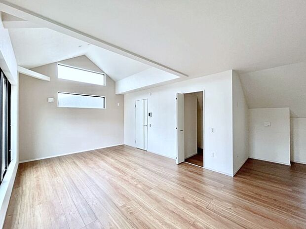 家族団らんの時間も増えそうなくつろぎのリビングダイニング。   