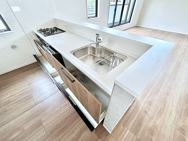 使いやすさを優先したスライド式収納タイプ!