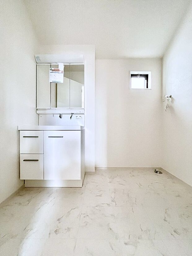 ゆとりの洗面スペースで朝の身支度もラクラク