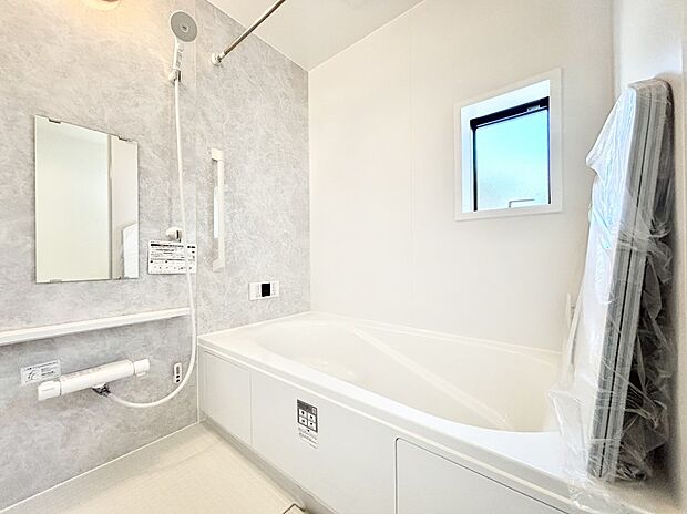 落ち着いた雰囲気でゆっくりお寛ぎいただけるバスルーム  