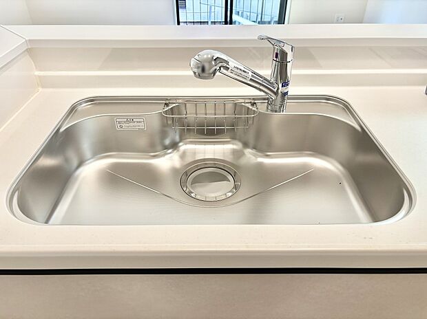 広々としたシンクでお料理やお皿洗いもラクラク快適に！