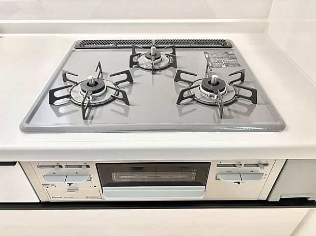 ガスコンロはＳｉセンサー搭載。火力調節や焦げ付き・消し忘れも防いでくれます。