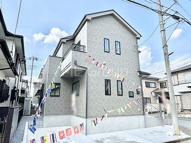 洗練された外観、上質な住空間が広がる室内は永く安心して過ごせる住居です。