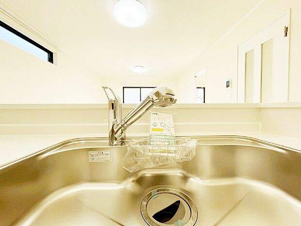 いつでも清潔なおいしいお水を。一つの水栓で水道水と浄水を使い分け。