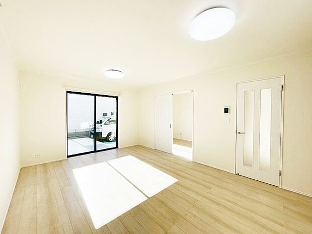 隣接の洋室を開放すればさらに広々空間に