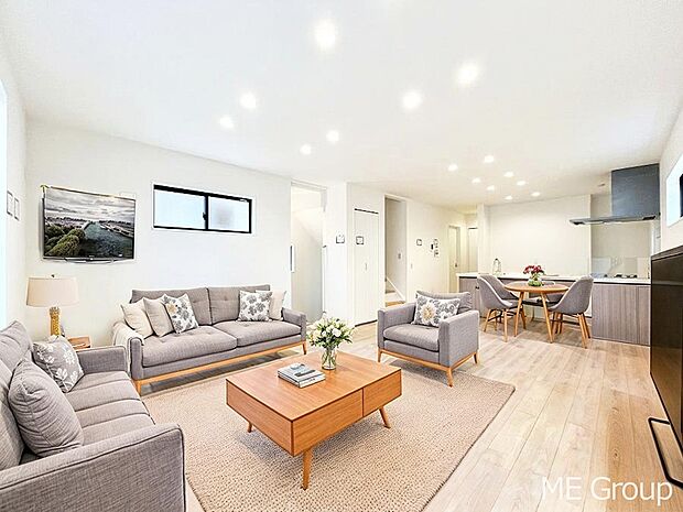 落ち着いた雰囲気のLDKは家族みんなの快適空間※家具はCGです