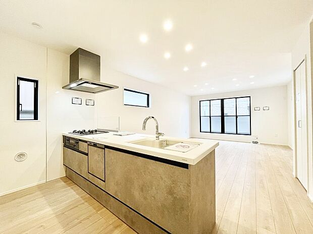 料理をしながらご家族との会話を楽しめる対面カウンターキッチン