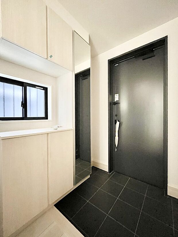 飾り棚を利用して、お越しいただくお客様をおもてなしできます。  