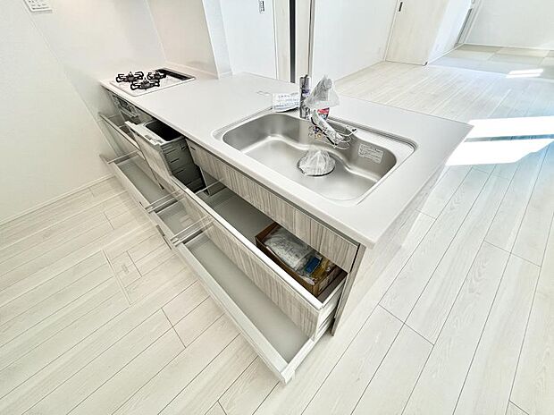 使いやすさを優先したスライド式収納タイプ!