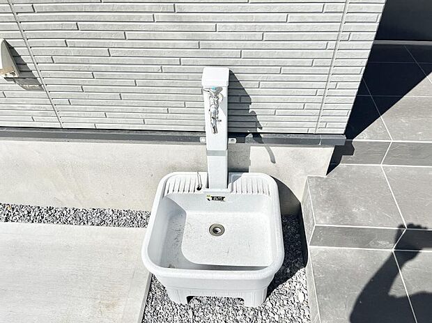 外水栓があると、庭のお手入れやちょっとした手洗い・洗車に便利です!
