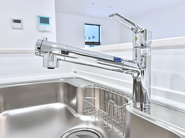 いつでも清潔なおいしいお水を。一つの水栓で水道水と浄水を使い分け。