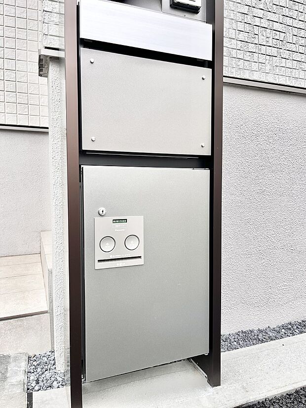 外観「宅配ボックス」 時間を気にせず宅配物をいつでも安全に受け取れます。