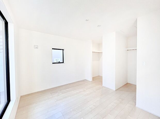ウォークインクローゼットがあるお部屋!季節ごとの入れ替えも不要で便利です。