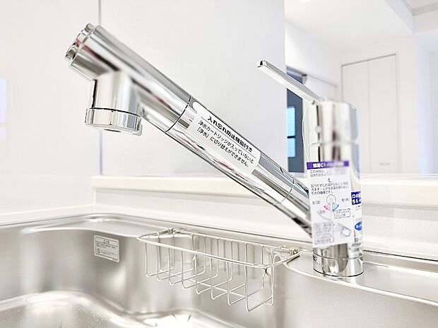 いつでも清潔なおいしいお水を。一つの水栓で水道水と浄水を使い分け。