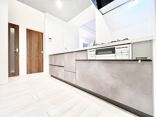 料理をしながらでもご家族との会話を楽しめる対面キッチン