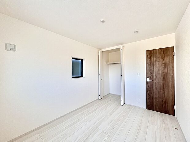 使いやすい形でベットや家具の置き方にも困ることもありません。   