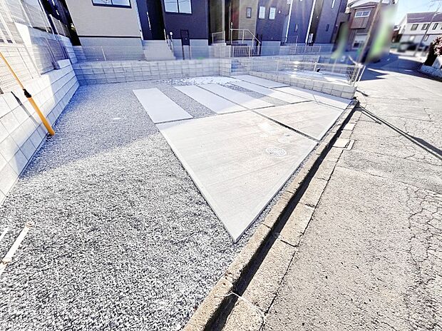 目の前が駐車場だと雨の日も大量にお買い物をした時も便利ですね