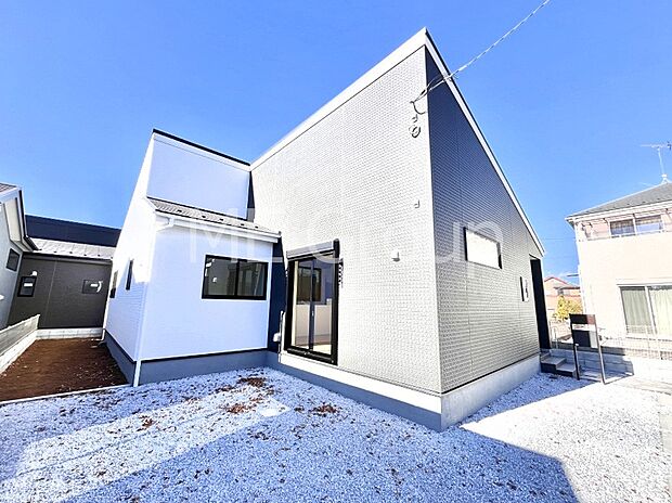 ゆったりと開放的な空間を楽しめる平屋建て!