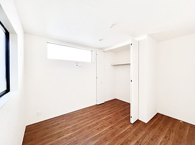 クローゼット付きのお部屋でスッキリとした空間でゆったり寛げます。