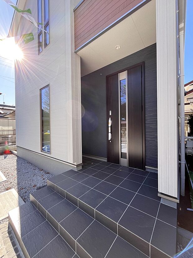 大切な家族、来客を出迎える玄関。