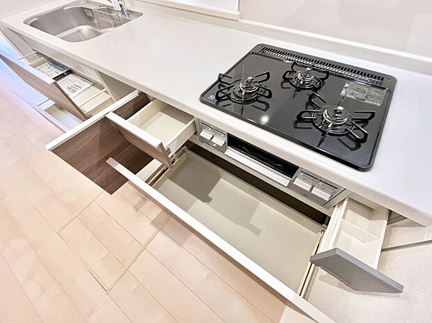 使いやすさを優先したスライド式収納タイプ！