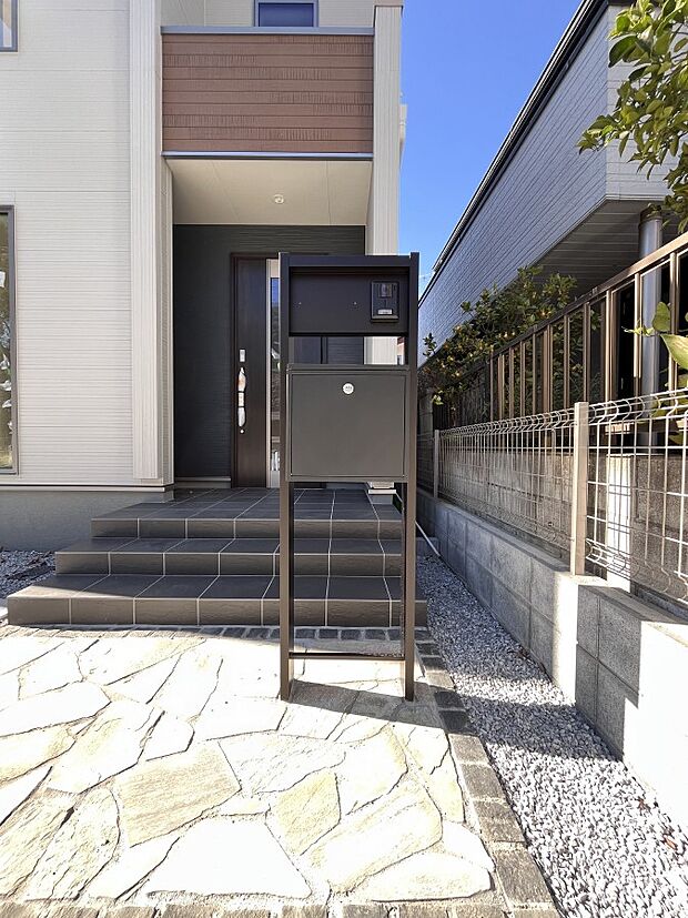 表札・インターホン・ポストをひとつに集約