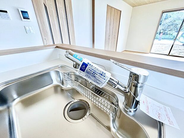 いつでも清潔なおいしいお水を。一つの水栓で水道水と浄水を使い分け。