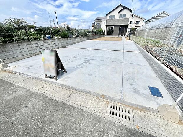 駐車4台可能!お仕事や来客用にも対応できます。