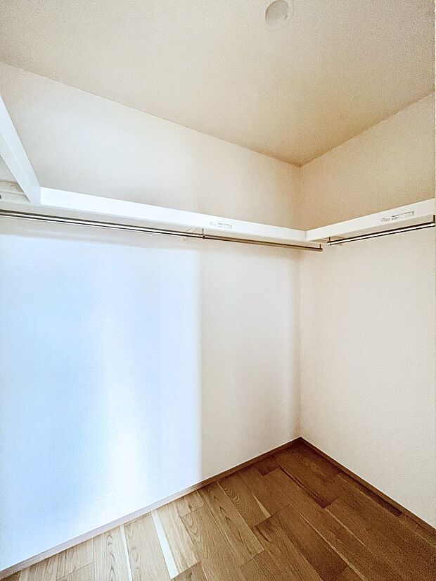 毎日の服選びが楽しくなるウォークインクローゼット 