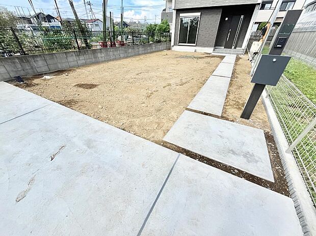 お子様のスポーツ練習・ドッグラン・ガーデニングなど色々楽しめるお庭。