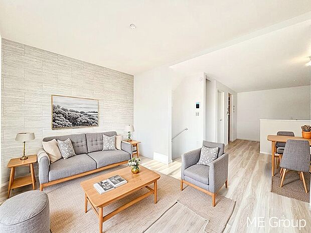 ご家族の賑やかな話し声で包まれる明るいリビング  ※家具はCGです　