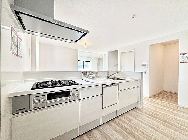 料理をしながらでもご家族との会話を楽しめる対面キッチン