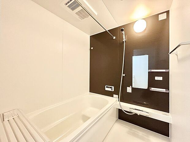 落ち着いた雰囲気でゆっくりお寛ぎいただけるバスルーム