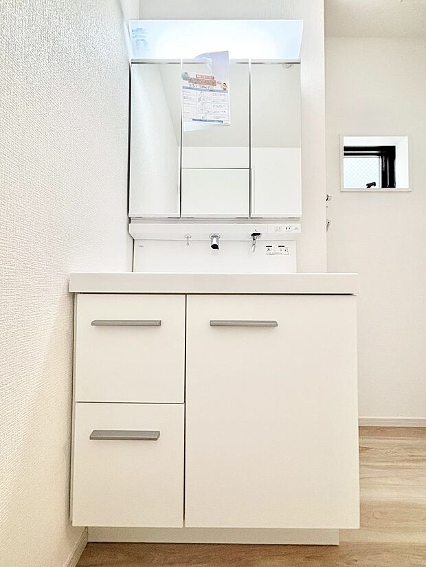 収納力と機能性に優れた洗面化粧台