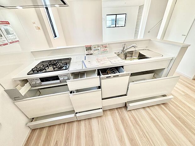 使いやすさを優先したスライド式収納タイプ!