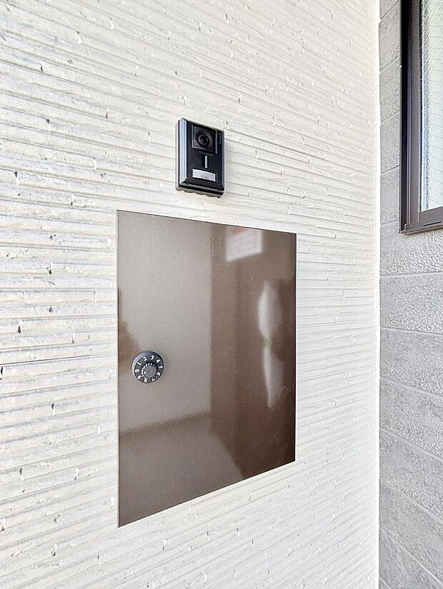 シンプルデザインのポスト。　