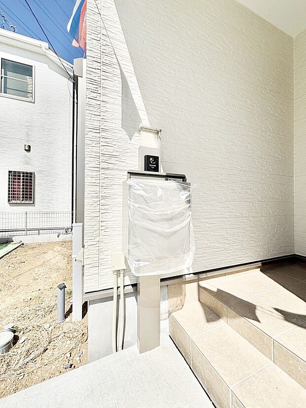 シンプルなデザインのポスト