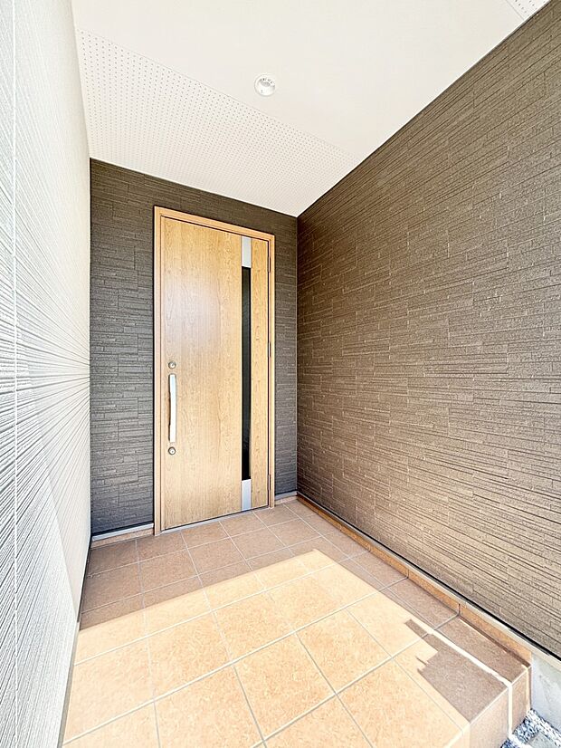 大切な家族、来客を出迎える玄関。