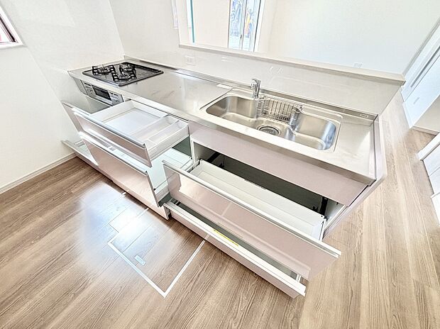 使いやすさを優先したスライド式収納タイプ!