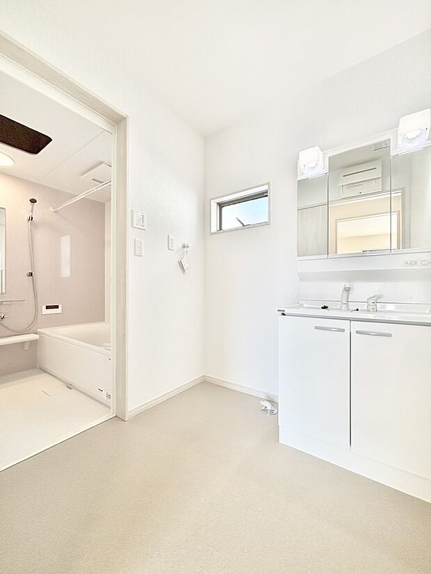 身支度もスムーズにおこなえる脱衣場。