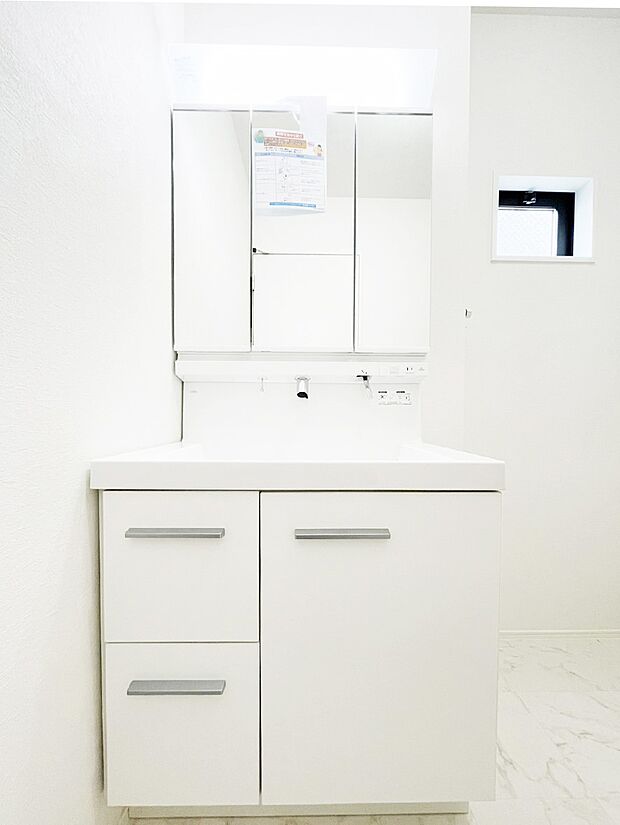 収納力と機能性に優れた洗面化粧台