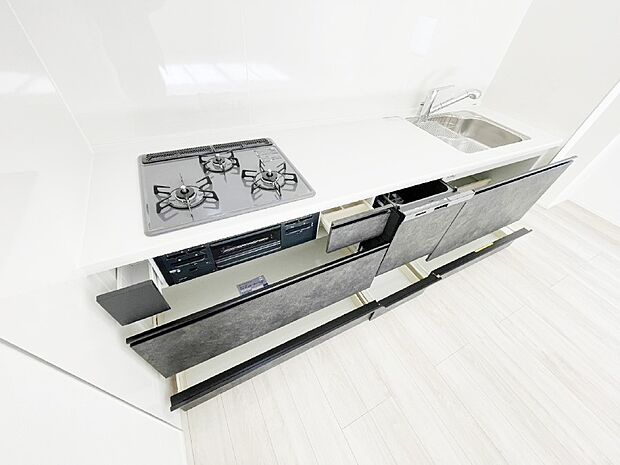 使いやすさを優先したスライド式収納タイプ！