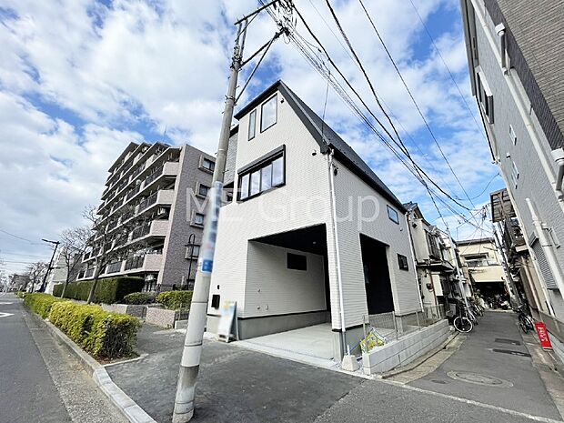 溢れる陽光でご家族の笑顔も輝く