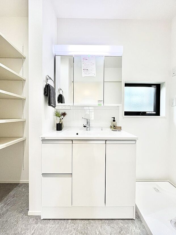 清潔感のある快適空間です。毎日の身支度も気持ち良くお使い頂けます。 