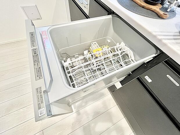 面倒なお片づけは食洗機にお任せ！家事の負担が減って、時間にも気持ちにもゆとりができます。