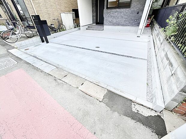 カースペース2台駐車可。セカンドカーや来客時に便利です！