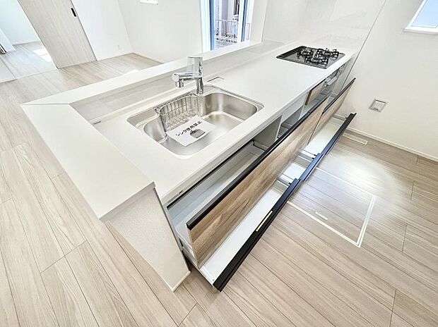 使いやすさを優先したスライド式収納タイプ！