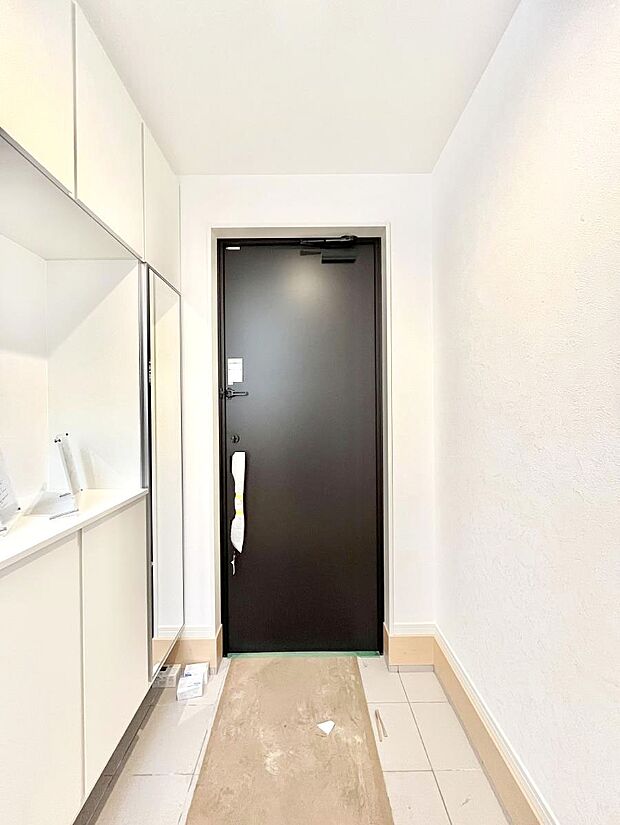 明るい玄関はお客様をお出迎えするのにぴったりです!